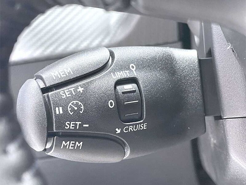 Peugeot 208 Neuer Active PureTech 75 CarPlay SHZ NAVI Neuer Active PureTech 75 CarPlay SHZ NAVI