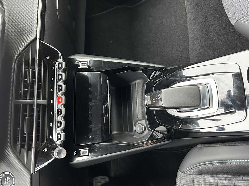 Peugeot 2008 GT Navigation, Sitzheizung vorn, Rückfahrkamera, Tempomat GT Navigation, Sitzheizung vorn, Rückfahrkamera, Tempomat