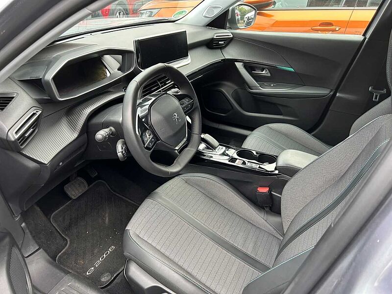 Peugeot 2008 GT Navigation, Sitzheizung vorn, Rückfahrkamera, Tempomat GT Navigation, Sitzheizung vorn, Rückfahrkamera, Tempomat