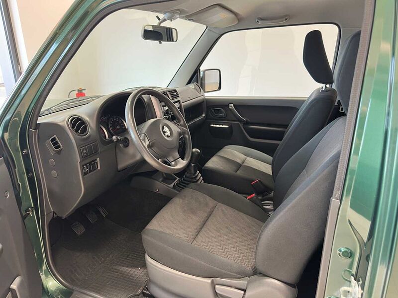 Suzuki Jimny 1.3 Club 4x4 ANHÄNGERKUPPLUNG USB Club 1.3 4x4 ANHÄNGERKUPPLUNG USB