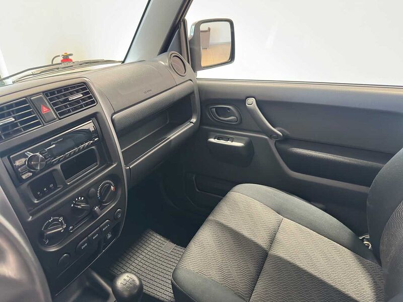 Suzuki Jimny 1.3 Club 4x4 ANHÄNGERKUPPLUNG USB Club 1.3 4x4 ANHÄNGERKUPPLUNG USB