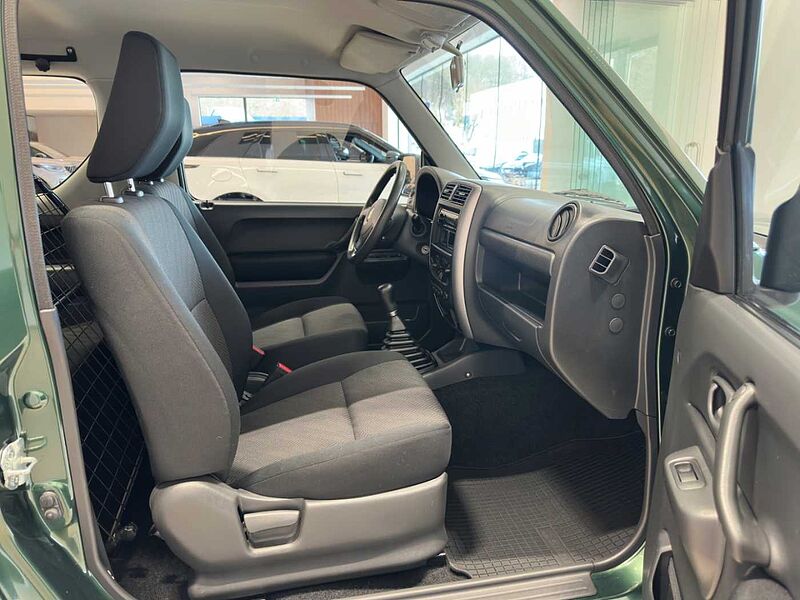 Suzuki Jimny 1.3 Club 4x4 ANHÄNGERKUPPLUNG USB Club 1.3 4x4 ANHÄNGERKUPPLUNG USB