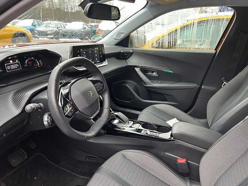 Peugeot 2008 e- Allure 136 ALLURE RÜCKFAHRKAM KLIMAAUTOM e- Allure 136 ALLURE RÜCKFAHRKAM KLIMAAUTOM