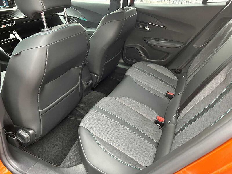 Peugeot 2008 e- Allure 136 ALLURE RÜCKFAHRKAM KLIMAAUTOM e- Allure 136 ALLURE RÜCKFAHRKAM KLIMAAUTOM