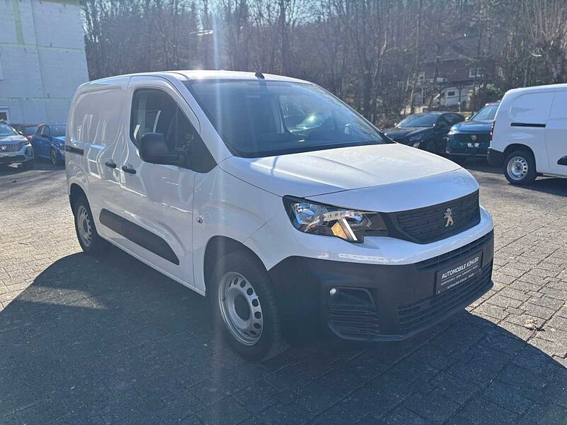 Peugeot Partner Avantage Edition StandHZG AHK DAB Induktionsladen Notbremsass. Temp PDC Avantage Edition StandHZG AHK DAB Induktionsladen Notbremsass. Temp PDC Berganfa