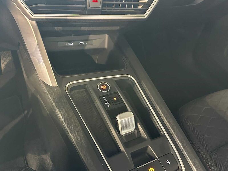 SEAT Leon FR 1.5 eTSI Panodach LED Dunkler Dachhimmel