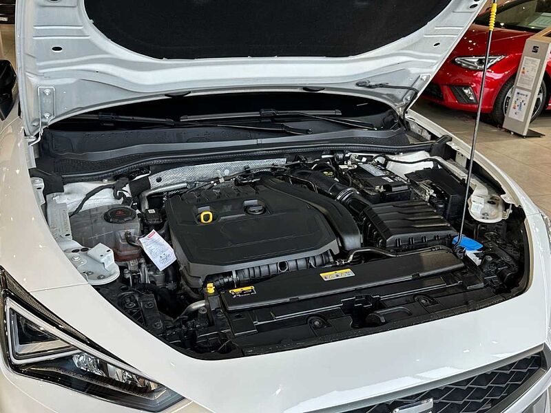 SEAT Leon FR 1.5 eTSI Panodach LED Dunkler Dachhimmel