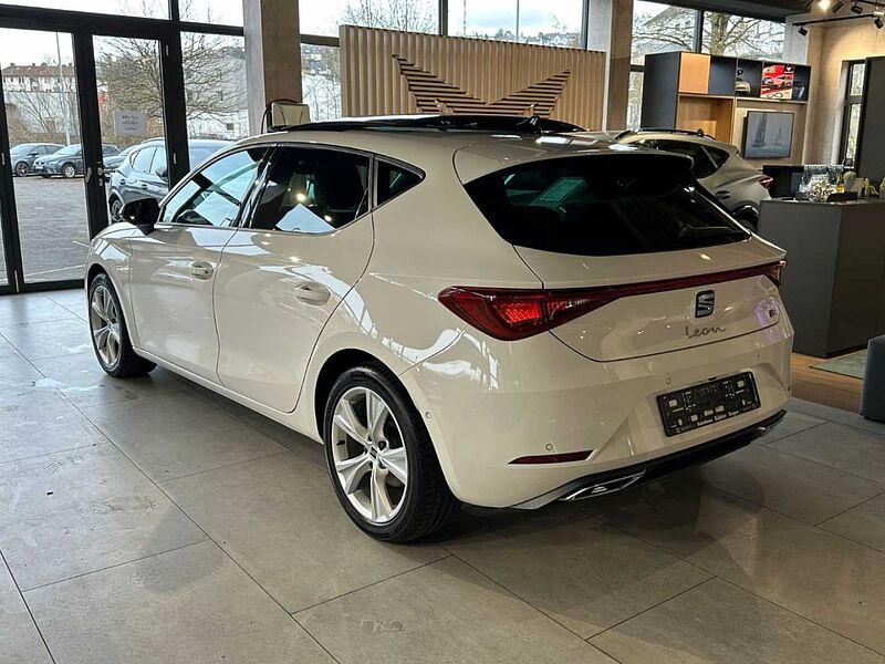 SEAT Leon FR 1.5 eTSI Panodach LED Dunkler Dachhimmel