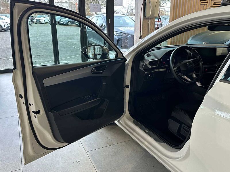 SEAT Leon FR 1.5 eTSI Panodach LED Dunkler Dachhimmel