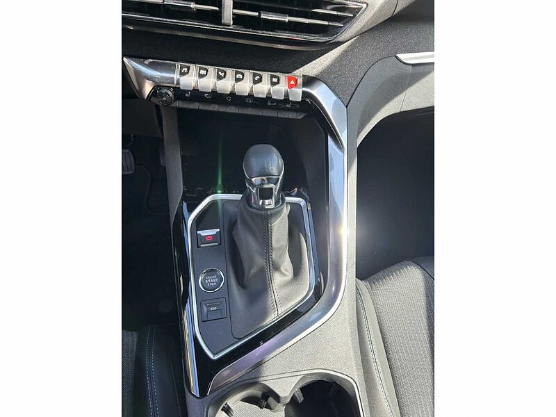 Peugeot 5008 1.2 EU6d Allure Pack PureTech 130 7-Sitzer Navi Digitales Cockpit LED Apple