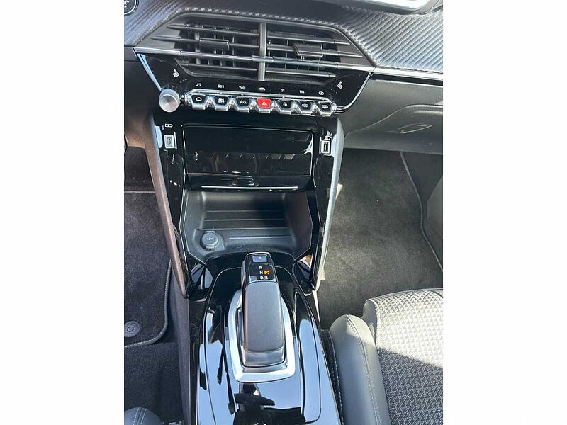 Peugeot 2008 e 136 GT Navi Digitales Cockpit LED CarPlay