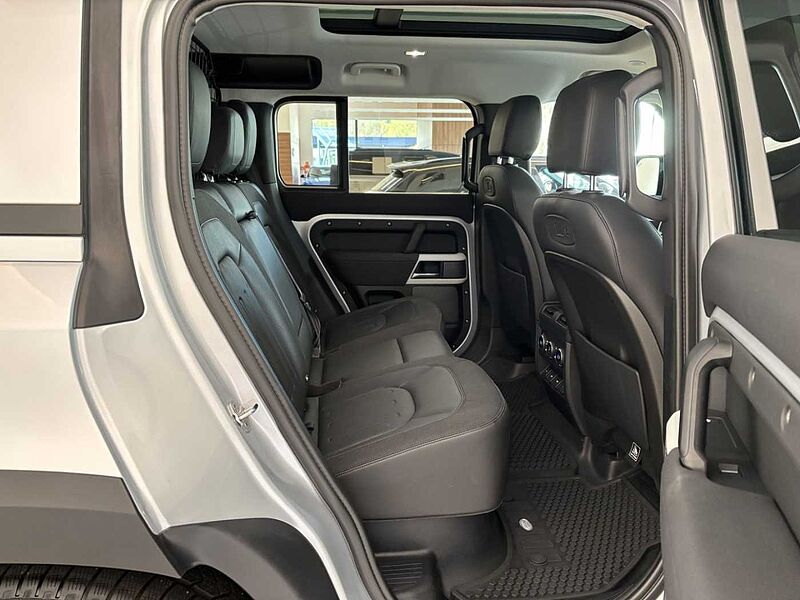 Land Rover Defender 110 D240 SE AHK PANO Black-PACK 20''LM