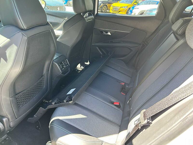 Peugeot 3008 1.2 Allure Pack 130 EAT8 Navi LED CarPlay