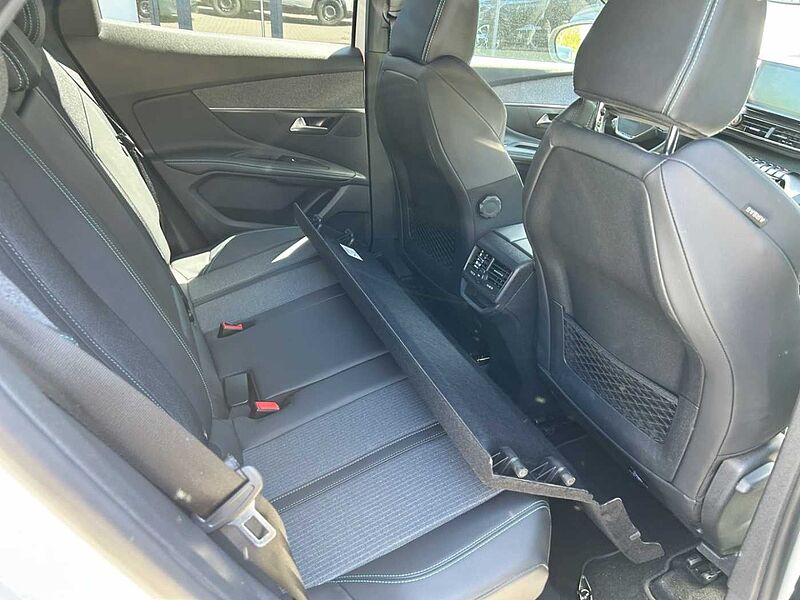 Peugeot 3008 1.2 Allure Pack 130 EAT8 Navi LED CarPlay