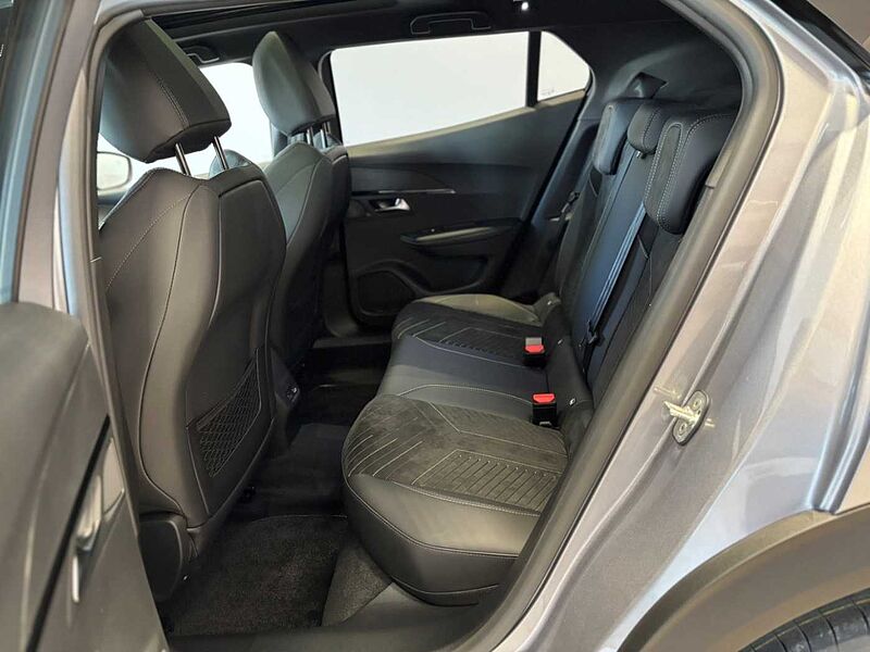 Peugeot 2008 GT Hybrid 136 PANODACH  SITZHEIZUNG ACC NAVI