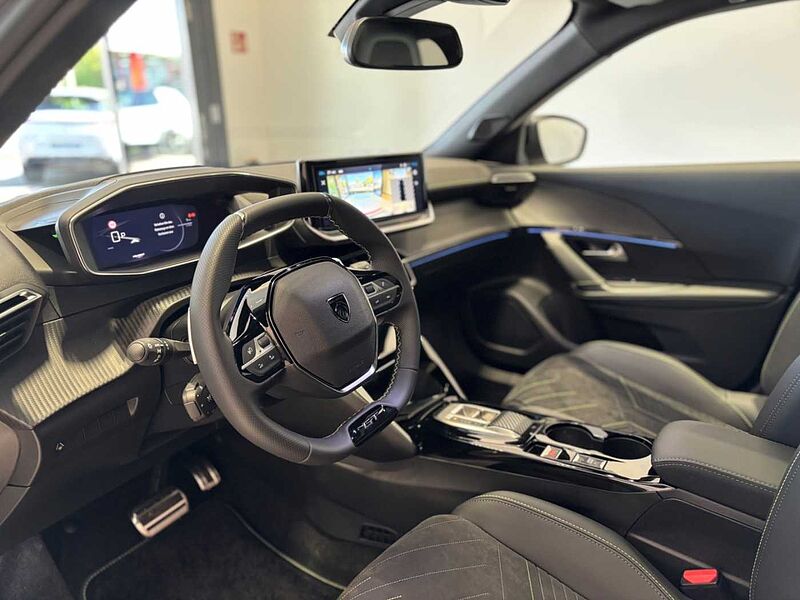 Peugeot 2008 GT Hybrid 136 PANODACH  SITZHEIZUNG ACC NAVI