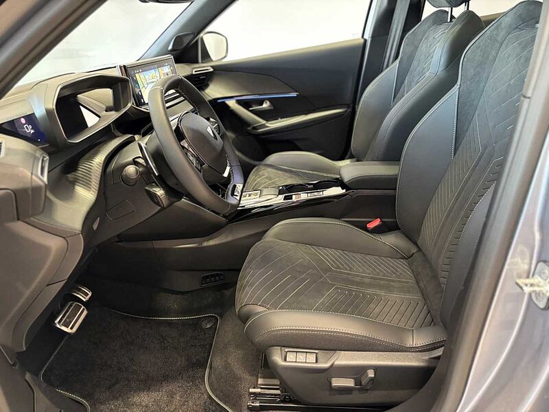 Peugeot 2008 GT Hybrid 136 PANODACH  SITZHEIZUNG ACC NAVI