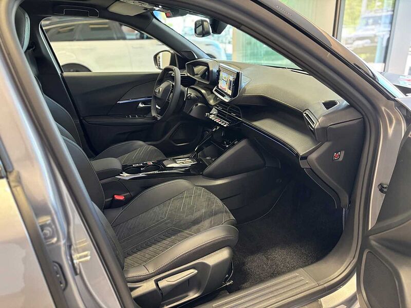 Peugeot 2008 GT Hybrid 136 PANODACH  SITZHEIZUNG ACC NAVI