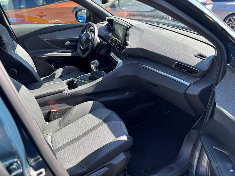 Peugeot 3008 1.2 Allure PT 130 LED DAB SITZHEIZUNG NAVI